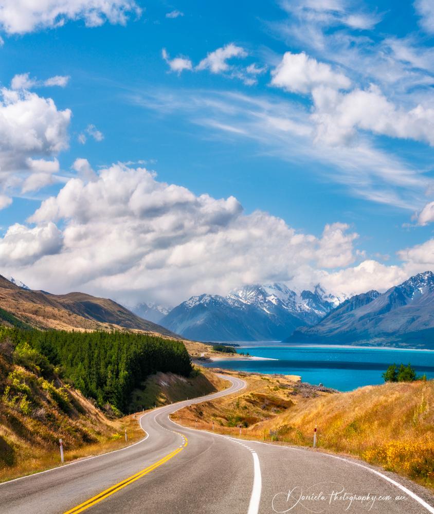 Breathtaking alpine scenery on a road trip in Mount Cook NP, New Zealand